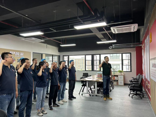 追憶入黨初心，永葆黨員本色<br>凌峰環(huán)球黨支部開展黨員過“政治生日”暨“黨員突擊隊爭當(dāng)排頭兵”活動